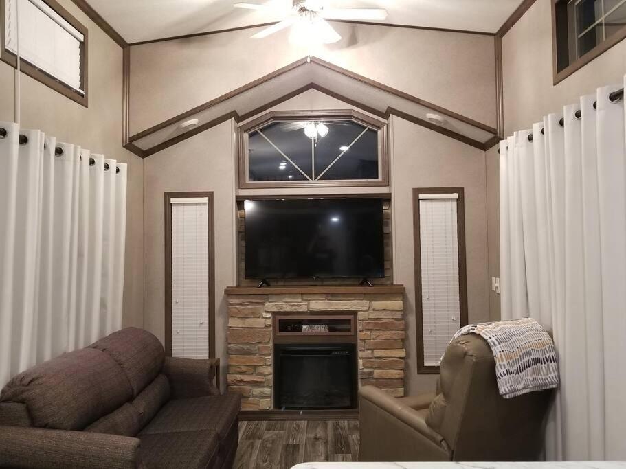 Tiny Home With Hammock Loft Bbq And Yard Phenix City Exterior foto